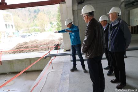 Ogled gradbišča nove Osnovne šole Frana Albrehta in seznanitev s potekom del občinskih svetnikov (52)